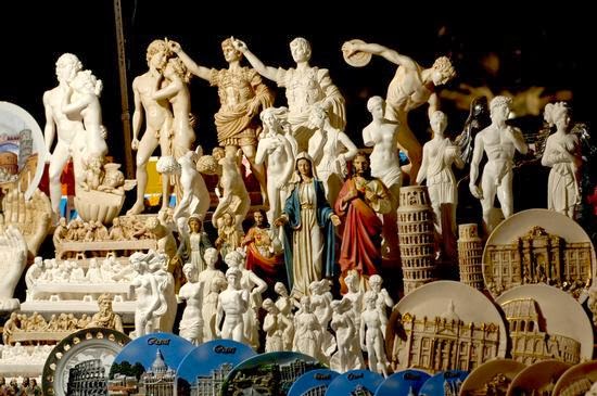 Oggetti negozio souvenir Roma