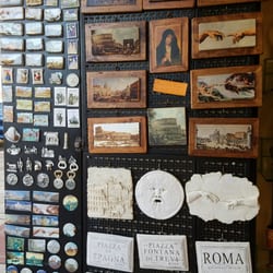 Alla scoperta dei più bei negozi di souvenir a Roma