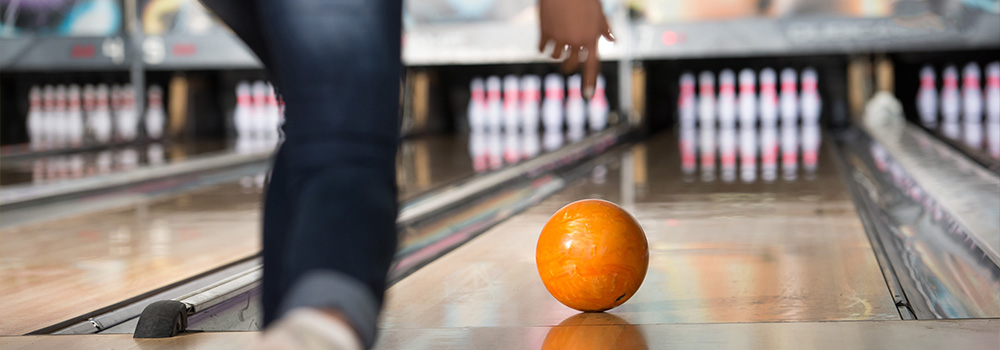 una pista da bowling regolamentare attiva per il gioco